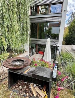 Bezugsfreie Zweifamilienvilla im Bauhausstil, Panoramablick von der Dachterrasse, Pool und Sauna im Garten - Erfurt
