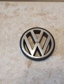 VW Volkswagen Emblem Kühlergrill original 321853601B in 30880
