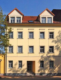 Sehr hübsche 2-Zimmerwohnung mit Balkon und EBK in schöner Lage - Zwickau