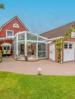 Saniertes Einfamilienhaus mit beheiztem Wintergarten auf einem Traumgrundstück - Bredstedt