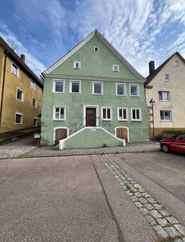 Top vermietetes 2-FH mit Gewerbeeinheit und weiterem Ausbaupotential für Wohnungen im Dach - Weiltingen