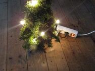 künstlicher Weihnachtsbaum Pistellokerzen Lichterkette - Strom - Berlin