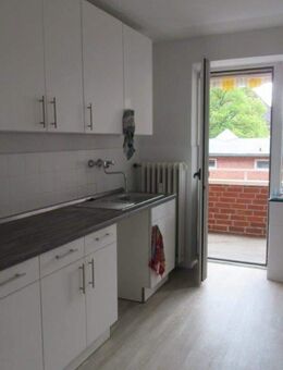 2-ZW mit Balkon am Ziegelteich 35 in Kiel zu vermieten! OTTO STÖBEN GmbH - Kiel