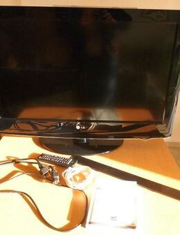 Fernseher LG 32LH3000 32 Zoll TV mit Fernbedienung + Bedienungsanleitung, voll funktionsfähig, 20,- - Flensburg