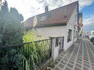 Einfamilienhaus mit traumhaftem Garten, überdachtem Schwimmbad und gemütlichem Wintergarten - Nürnberg