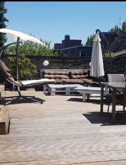 PROVISIONS-/BEZUGSFREI 2-ZIMMER + SPITZBODEN, TAGESLICHTBAD (WANNE/DUSCHE), GÄSTE-WC + DACHTERRASSE - Krefeld