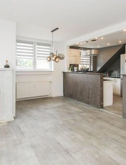 Galeriewohnung im ruhigen Dreiparteienhaus - Düsseldorf