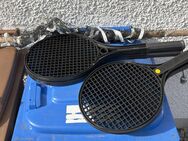 4 Schläger mit Netz (Bälle fehlen) + Badminton-Set mit Netz, neu, ovp. + 2 Diabolo (grün + rot) + Move-it-bag (Bewegungsförderung), inkl. Beutel + Sonnenschirm, weiß/grün/blau - München