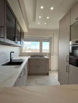 Komplett sanierte 5-Zimmer-Wohnung mit neuer Einbauküche & zwei Balkonen - Sindelfingen