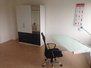 Großes möbliertes Zimmer 21,16 m² mit Gemeinschaftsbad und - küche // 1.OG Zi. 3 - Wolfsburg