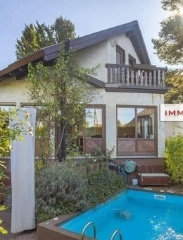 IMMOBERLIN.DE - Charmantes Einfamilienhaus mit exquisiten Ausstattungen, Sonnenterrassen & Gartenidylle in sehr angenehmer Lage - Berlin