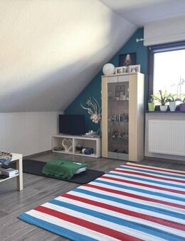 Moderne 2,5-Zimmer-Dachgeschosswohnung mit großem Balkon in ruhiger Lage - ab September 2025 frei! - Magstadt