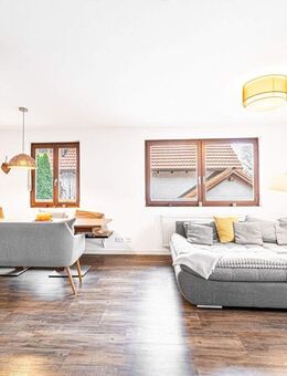 Familienfreundliche 4 Zimmer Wohnung mit separater Küche, Kamin und großem Gemeinschaftsgarten - München