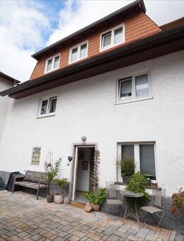 Ober-Mörlen: Schönes Wohnhaus mit viel Potenzial und Garten - Ober-Mörlen