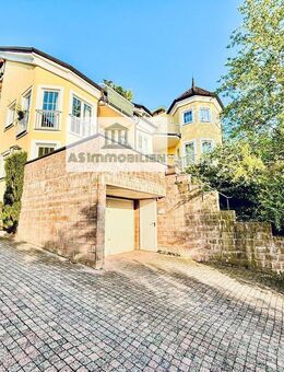 AS Immobilien: Neu-möblierte 3-Zimmer Wohnung mit EBK, Sonnen-Terrasse, Kaminofen & Stellplatz - Taunusstein