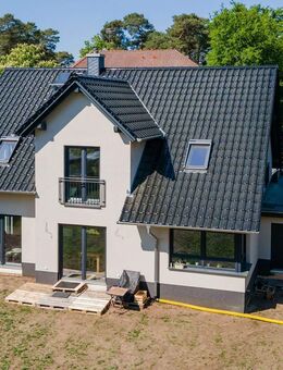 Mit Erdwärme, Fußbodenheizung, Einbauküche, Garage, Kamin u.v.m.: Neubau-Einfamilienhaus Bad Saarow - Bad Saarow