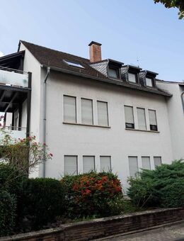 großzügig geschnittene, zentral gelegene 5 Zimmer, K-B-B, Eigentumswohnung, mit PKW- Stellplatz im Carport in Heidelberg-Handschuhsheim, - Heidelberg