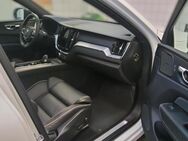 Volvo XC60, R Design B4 AWD Geartronik FLA, Jahr 2021 - München