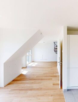 *Jetzt Umzugsbonus sichern!* Moderne Maisonette-Wohnung mit Balkon - Nürnberg