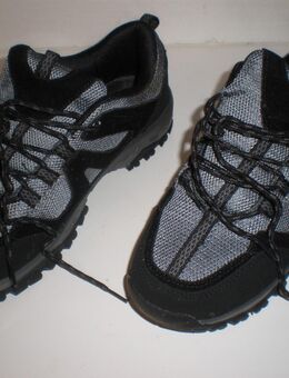 Verschiedene Schuhe + Stiefel - Saffig