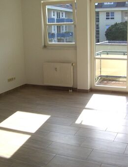Kapitalanlage! Schicke 2-Zimmer-Wohnung mit Balkon und TG-Platz! Erbpacht! - Köln