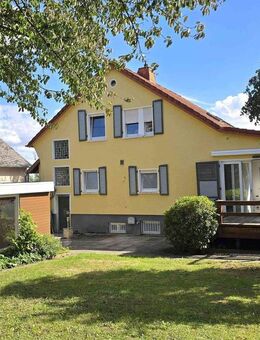 Sehr gepflegtes EFH mit Garten und 2 Garagen in ruhiger Top-Lage - Gückingen