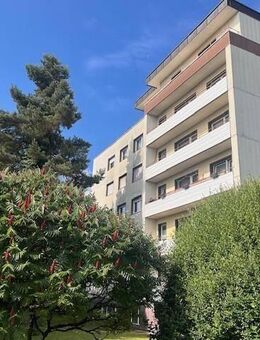 Wohnen -Nähe Stadtzentrum. Helle 3 -Zimmer -Wohnung .Lift. EBK. Garage. Balkon . Sofort frei!!!! - Villingen-Schwenningen