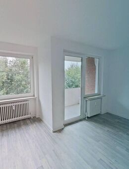 Modernisierte 2-Zi.-Whg. mit Balkon, schickem Tageslichtbad und hellen Räumlichkeiten - Emden
