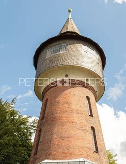 + Wohnen und Arbeiten im Wasserturm + - Pinneberg