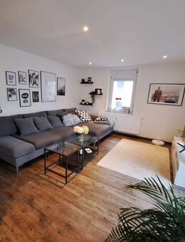 Exklusive 2,5-Zi.-Maisonettewohnung * Balkon * EBK * hochw. Badezimmer * PKW-Stpl.! - Stuttgart