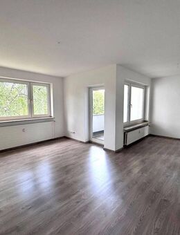 wir haben sanierte // tolle 2 Zimmer Wohnung mit Balkon und Badewanne - Essen