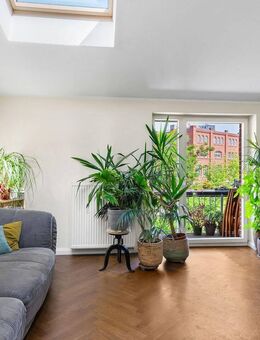 Familienfreundliche 4-Zimmer-Dachgeschosswohnung mit offener Wohnküche & großem sonnigem Balkon! - Berlin