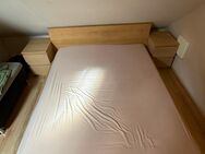 Bett mit Matratze und 2 Kommode - Bremen