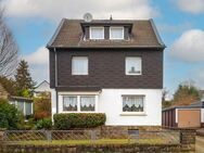 Bergisch Gladbach - Hebborn: Charmantes Einfamilienhaus mit 3 Garagen in beliebter Lage - Bergisch Gladbach