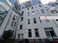 IMMOBERLIN.DE - Ersteinzug nach Sanierung: Sehr charmante Altbauwohnung mit Südbalkon & Lift nahe Media Spree - Berlin