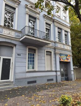 Helle 3-Zimmer-Wohnung mit Balkon und Altbaucharme in zentraler Lage von Krefeld - Krefeld