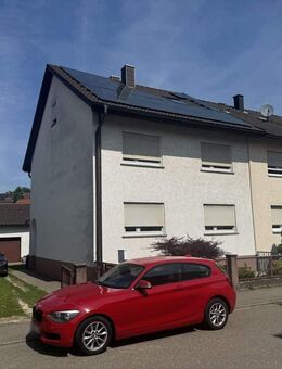 Wohnen im Grünen: Attraktive Doppelhaushälfte mit Garage und Garten in Unteröwisheim - Kraichtal