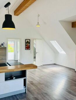 Große 3 Zimmer Wohnung mit EBK,2 Bäder, Klimaanlage und Balkon ins Grüne in Frankfurt Seckbach - Frankfurt (Main)