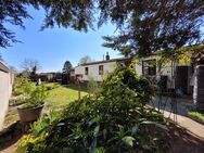 MANNELLA *Herausforderung für 2025?* Haus + Bungalow + Garagen am Bahnhof Troisdorf mit schönem Garten - Troisdorf