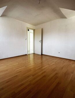 Helle 3-Zimmer-Wohnung im DG | ca. 66?m² | Gepflegter Zustand | Zentral in Cannstatt - Stuttgart