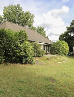 Ruhig gelegenes Einfamilienhaus mit großzügigem Garten, Ausbaureserve und Vollkeller - Harmstorf