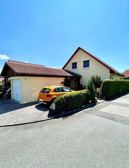 Charmantes Einfamilienhaus mit sonniger Terrasse und Blick ins Grüne in toller Lage von Freital! - Freital
