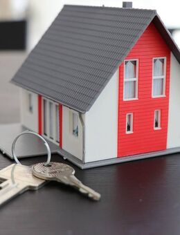 Zweifamilienhaus 203 qm mit Gewerbe oder ELW mit Eingang, 97232 Giebelstadt - Giebelstadt