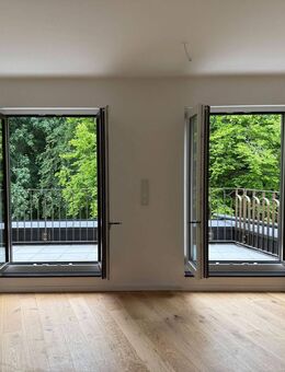 STILVOLLES WOHNEN AUF ZWEI ETAGEN! Exklusive 3-Zimmer Wohnung mit Dachterrasse und Blick ins Grüne! - München