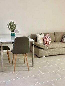 2,5 Zimmerwohnung mit Süd-Balkon möbliert & Tiefgaragenstellplatz - Stuttgart