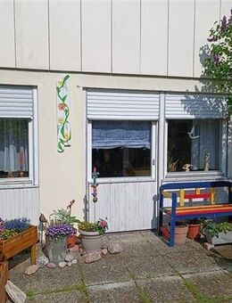Helles 1 Zimmer-Apartment mit Terrasse und PKW Stellplatz - Hof