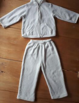 Kinderkleidung: Kuscheliger weißer Zweiteiler - Jacke & Hose - Eichstätt