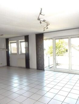 Große und helle 4 Zimmer-Wohnung mit Sonnenbalkon und 2 Tiefgaragen-Stellplätzen - Iggingen