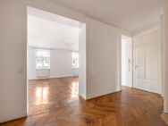 Individuelle 3-Zimmer-Altbauwohnung mit Balkonen zwischen Isartor und Gärtnerplatz - München