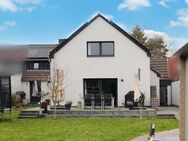 Exklusiv! Komplett saniertes ZWEI-Familienhaus mit Pool und großem Garten in Neuss - Neuss